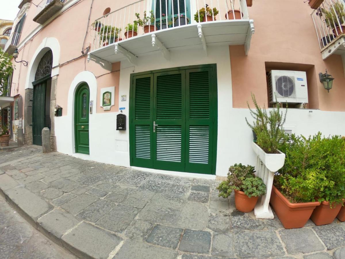Appartamento Sul Mare Ad Ischia Ponte Екстер'єр фото